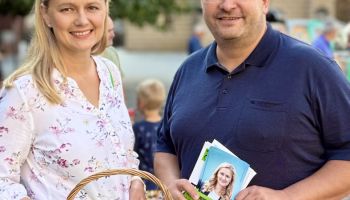 I ve veřejném životě chci zůstat ženou se svým stylem a pevně nohama na zemi, říka Monika Brzesková