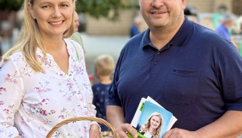 I ve veřejném životě chci zůstat ženou se svým stylem a pevně nohama na zemi, říka Monika Brzesková