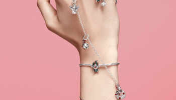 Pandora přináší sváteční kouzlo. Kolekce More Than a Gift oslavuje spojení, radost i čas pro sebe