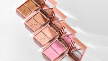 Tvářenka jako facelift. Tajné techniky vizážistů, které opticky pozvednou vaše rysy