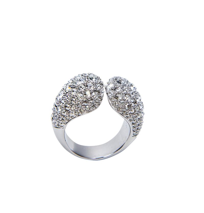 Stříbrný prstýnek s malými kamínky Swarovski