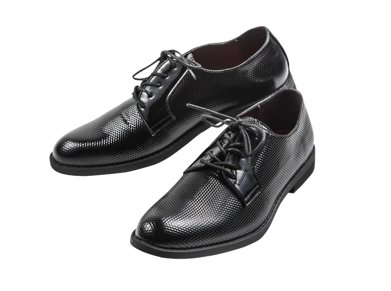 Černé polobotky, obchod Baťa