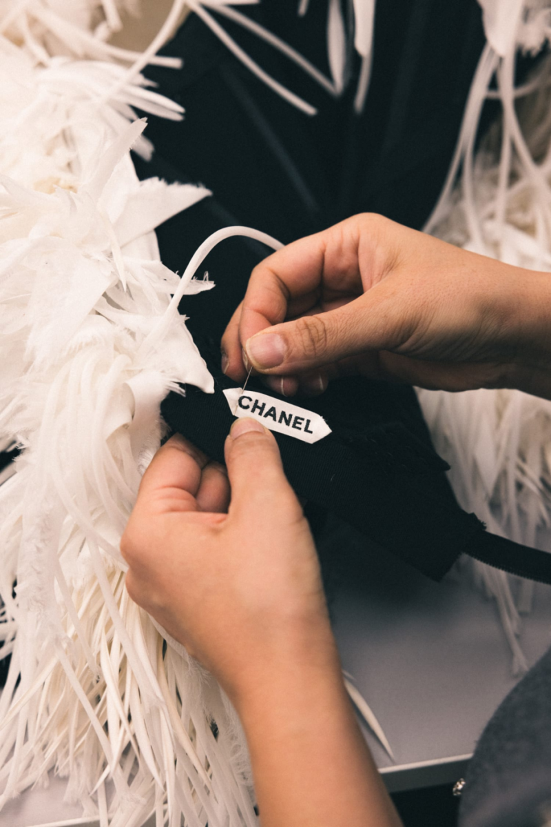 šaty Chanel pro Selenu Gomez na Zlaté glóby 2026