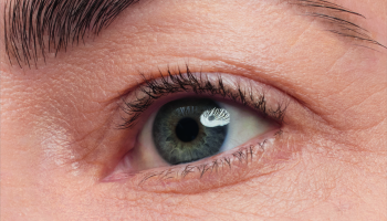 Nová řasenka Lancôme Lash Idôle Curl Goddess dodá řasám nekonečné natočení a dramatický objem