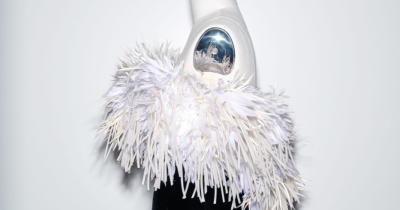 šaty Chanel pro Selenu Gomez na Zlaté glóby 2026