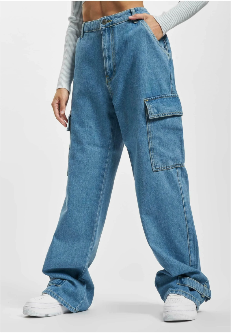 Široké džíny - light blue denim DEF 1 100 Kč / foto: Zalando
