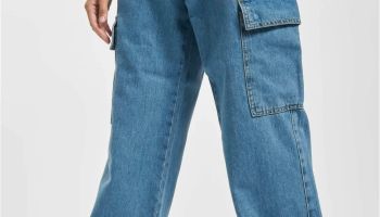 Zapomeňte na skinny džíny. Carpenter jeans ovládnou letošní jaro