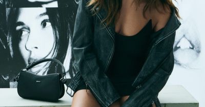 Hailey Bieber v jarní kampani DKNY / foto: se svolením DKNY