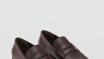 Hnědé mokasíny a džíny. Elegantní kombinace na jarní sezónu