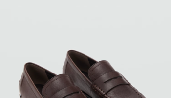 Hnědé mokasíny a džíny. Elegantní kombinace na jarní sezónu