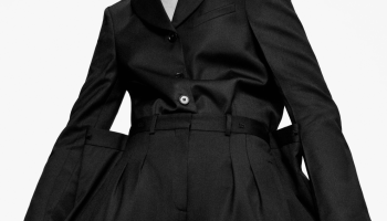 H&M Studio SS26 vyzařuje excentrickou sebejistotu i nadčasové základy v nové sezóně