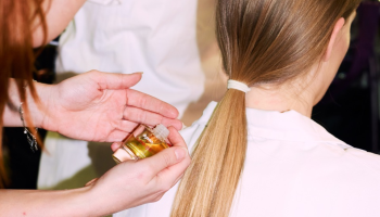 Když se móda a technologie potkají v zákulisí: Dyson na mole ISSEY MIYAKE