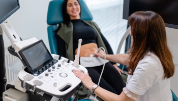 Silná menstruace, nebo nemoc? Endometrióza zůstává u mnoha žen roky bez diagnózy