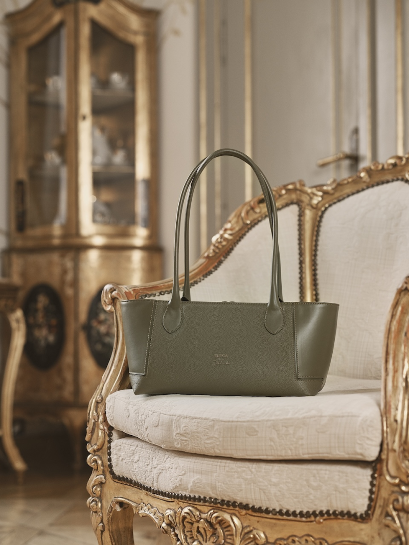 Dana Morávková s kabelkou ELEGA