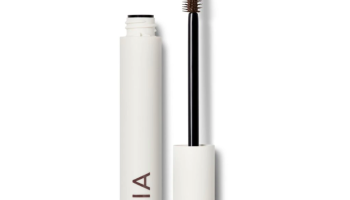 Hledáte přirozenější efekt? Hnědá řasenka je ta správná volba