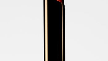 Angelina Jolie znovu září pro Tom Ford Beauty. Rtěnka, která mluví beze slov