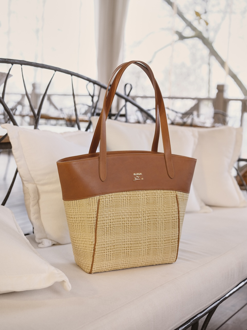 Dana Morávková s kabelkou ELEGA