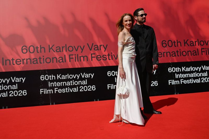 herečka Táňa Pauhofová s manželem Jonatánem Patirčákem / foto se svolením: Film Servis Festival Karlovy Vary