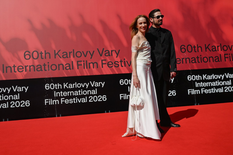 herečka Táňa Pauhofová s manželem Jonatánem Patirčákem / foto se svolením: Film Servis Festival Karlovy Vary