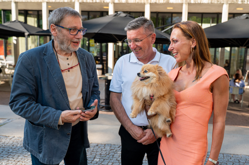 herec Tomáš Töpfer a senátor Tomáš Goláň s manželkou Janou / foto: se svolením T. Goláně