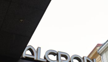 Almanac X Prague ožil českým uměním. Nahlédněte do nové podoby legendárního Alcronu